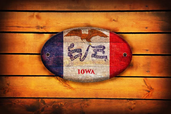 Dřevěná Iowa vlajka. — Stock fotografie