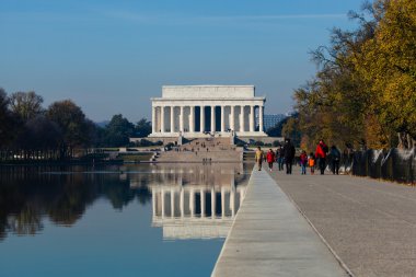 Lincoln Anıtı yansıyan