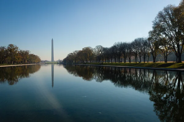 Washington monument weerspiegeld — Stockfoto