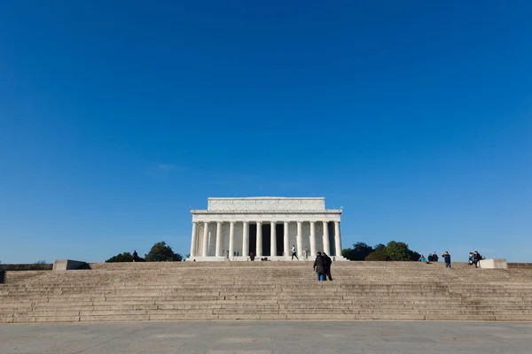 Monumento a Lincoln con cielo azul —  Fotos de Stock