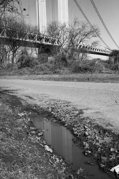 ヴェラザノ ・ ナローズ ・ ブリッジの反映 — ストック写真