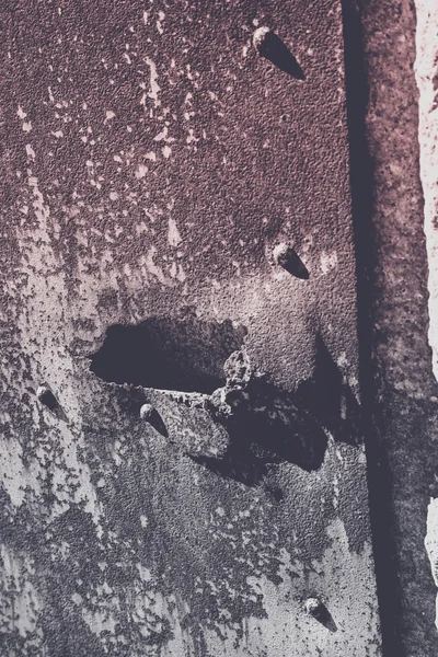 さびた鉄のドアの詳細 — ストック写真