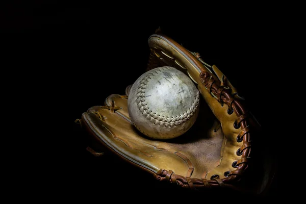 Softbal en handschoen — Stockfoto