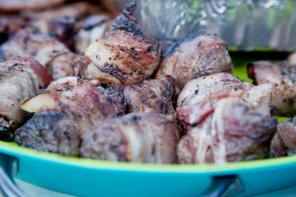 Médaillons de bœuf emballés au bacon grillé — Photo