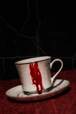 Vampirin kanlı çay