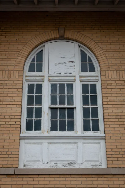 Velhas janelas desgastadas — Fotografia de Stock