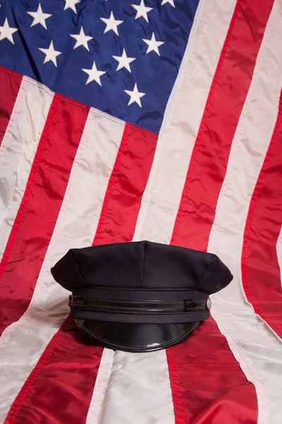 Sombrero de policía con bandera — Foto de Stock