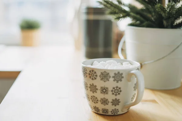 Белая Чашка Какао Кофе Зефиром Кухонном Столе Рождественское Настроение Уютный — стоковое фото
