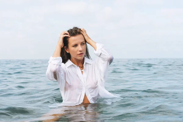 Moda Ritratto Bellezza Giovane Bella Donna Con Capelli Lunghi Camicia — Foto Stock