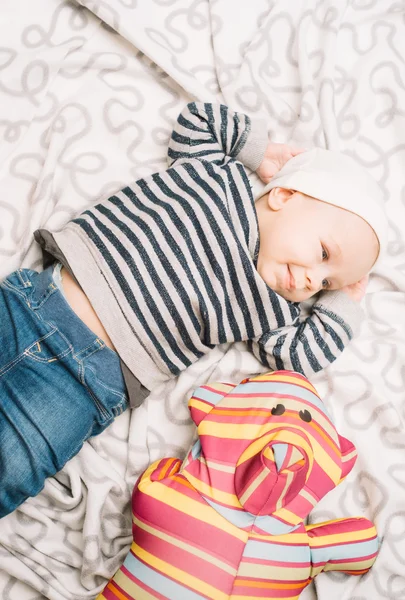 Porträt eines lächelnden Jungen — Stockfoto