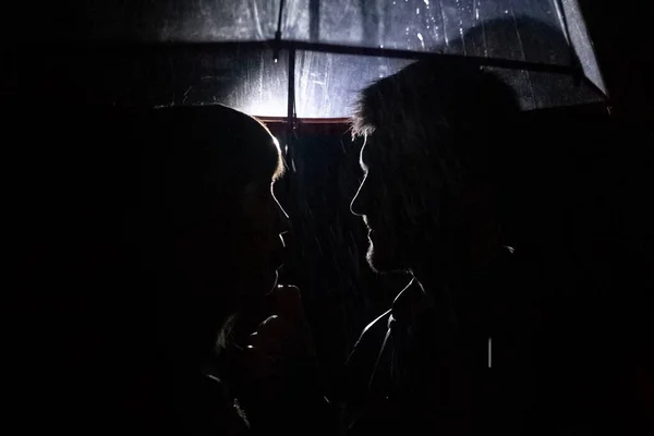 Couple Love Umbrella Kissing Rain Falling Them Night Photography People — Stock Photo, Image