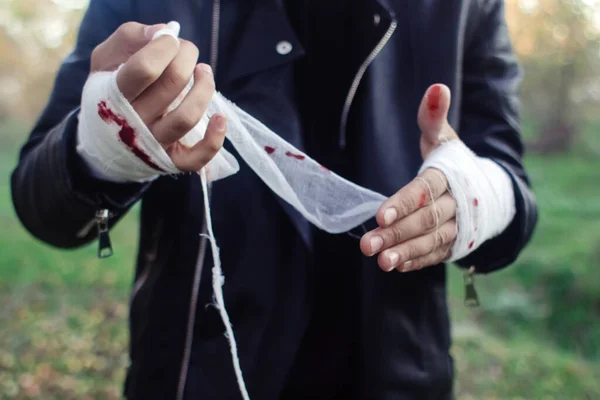 Man Bandage Blood Knuckles Natural Background End Fight Fight Blood — Fotografia de Stock