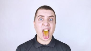 Adamın sarı bir dili var. Dilin mukoza zarında acı verici sarı kaplama. Mide, bağırsak, karaciğer ve safra kesesi hastalıkları. Antibiyotik almanın sonuçları.