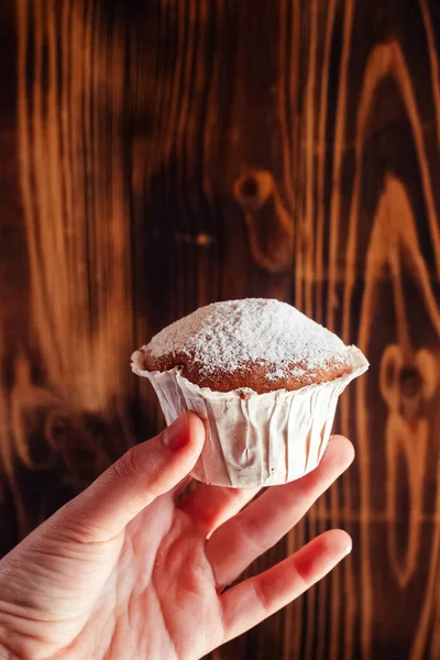 Close Muffins Uma Bandeja Bolos Açúcar Trabalho Indústria Confeitaria Cada — Fotografia de Stock