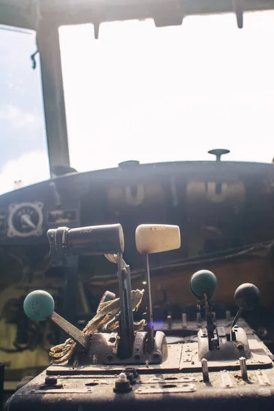 Een Close Van Cockpit Van Een Vintage Vliegtuig Het Stuur — Stockfoto