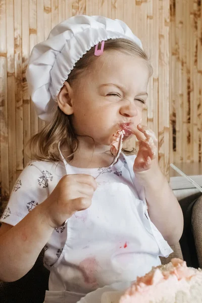 Crianças Cozinha Cozinham Com Pais Fazendo Bolo Caseiro Doces Biscoitos — Fotografia de Stock