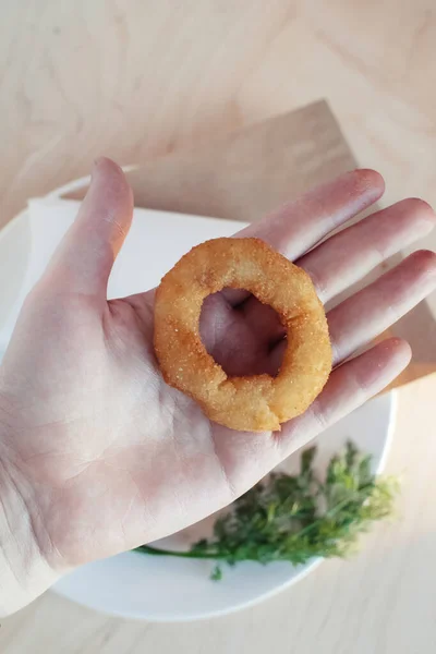 Close Van Uienringen Beslag Gefrituurde Groenten Een Fastfood Restaurant Vegetarische — Stockfoto