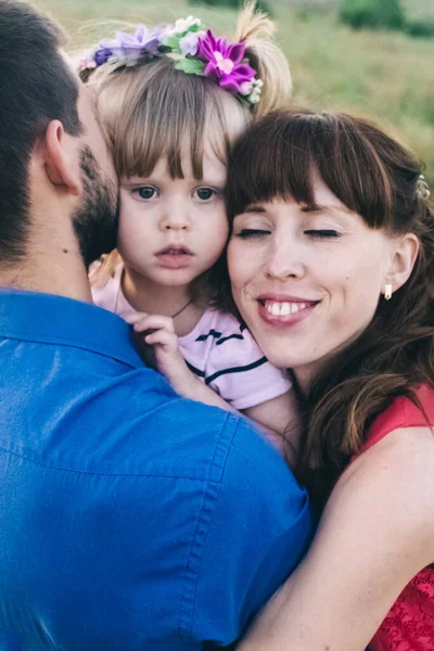 Heureuse Famille Trois Personnes Qui Amusent Amusent Sur Terrain Papa — Photo