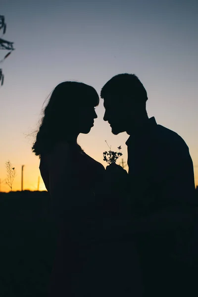 Couple Lovers Sunset Only Shadows Silhouettes Visible Romantic Look Place — Stockfoto