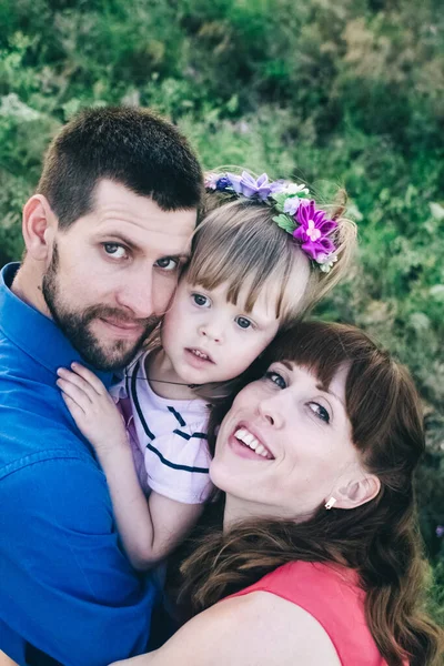 Maman Papa Fille Prennent Selfie Famille Sur Terrain Séance Photo — Photo