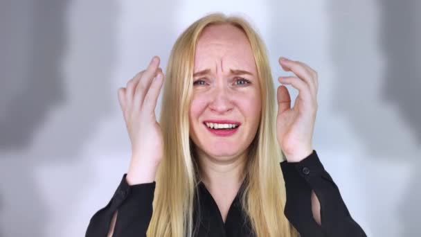 Žena Zažívá Záchvat Paniky Koncept Fobie Strachu Paranoie Perzekuce Muž — Stock video