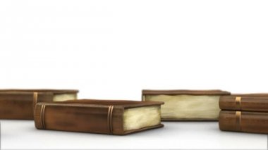 Kitaplar masanın üstünde.