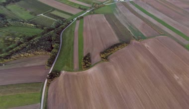 Alan ve günbatımı meadows