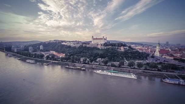 Kasteel van Bratislava uit hemel — Stockvideo