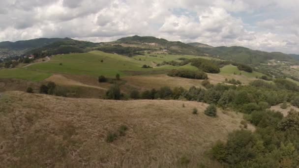 Západ slunce nad louka — Stock video