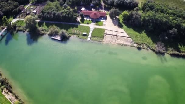 Lago y parque — Vídeos de Stock