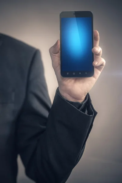 Hombre sosteniendo teléfono inteligente personalizado — Foto de Stock