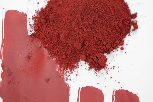 Red iron oxide pigment
