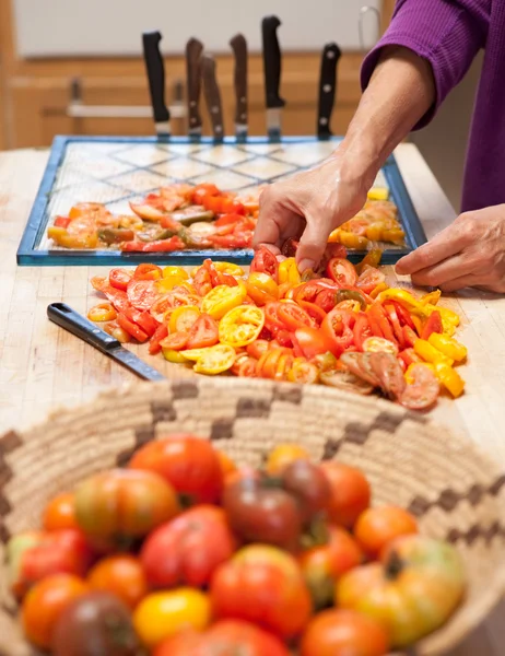 Tomatoes prepared for drying — Stock Photo, Image