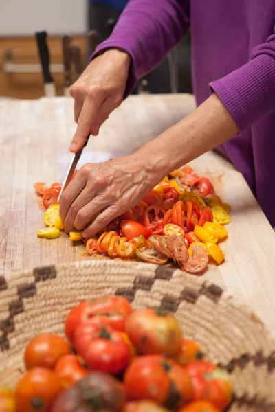 Tomates-da-relíquia cortados — Fotografia de Stock