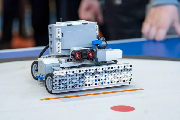 Eğitimsel Robot Kapatma Yarışması Robotu