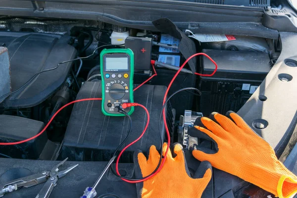 Dijital Çokölçer ile Araç Pili Voltaj Testi