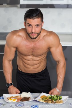 Mutfakta vücut geliştirmeci; hayvan ve bitki proteinleri