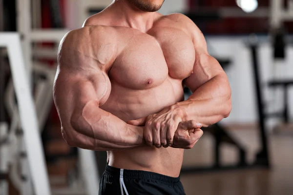 Bodybuilder-Seite Brust — Stockfoto