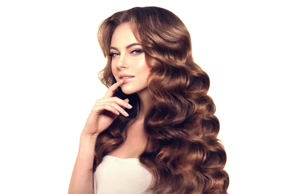 Длинные волосы. Waves Curls Hairstyle. Парикмахерская. Упдо. Режим моды — стоковое фото