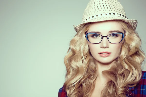 Young woman with camera. Blonde in a plaid shirt. Hipster fashio — Stock Photo, Image