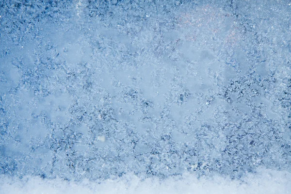 Glace hivernale, fond gelé. fenêtre givrée verre textur — Photo