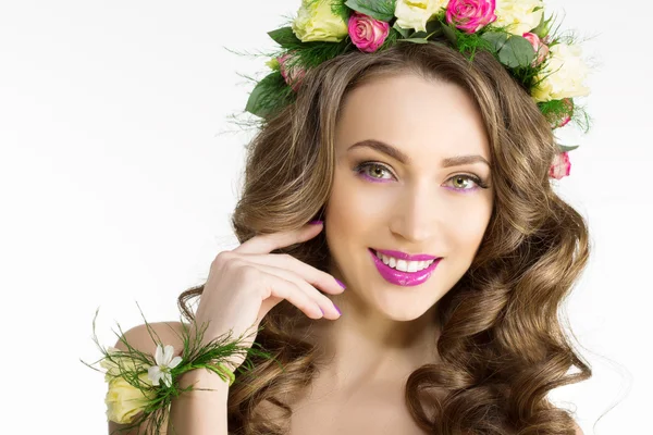 Primavera donna Giovane ragazza fiori Bella modello corona braccialetto — Foto Stock