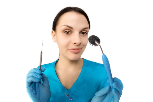 Dentista com ferramentas. Conceito de odontologia, clareamento, higiene bucal — Fotografia de Stock