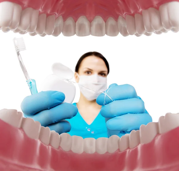 Dentista com ferramentas. Conceito de odontologia, clareamento, higiene bucal — Fotografia de Stock