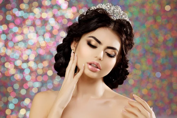 Woman in lux dress crown, queen princess lights party background — Stockfoto