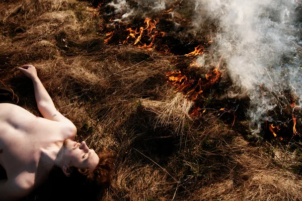 Lauffeuer. Feuer. Erderwärmung, Umweltkatastrophe. Leuchte — Stockfoto