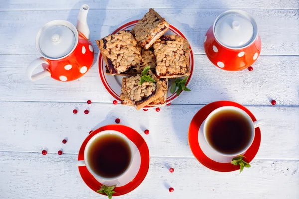 Tazas de té vista superior. Hora del té. Set de té rojo de lunares, co —  Fotos de Stock