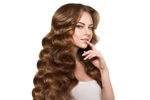 Cabello largo. Olas rizos peinado. Peluquería. Arriba. Modo moda — Foto de Stock