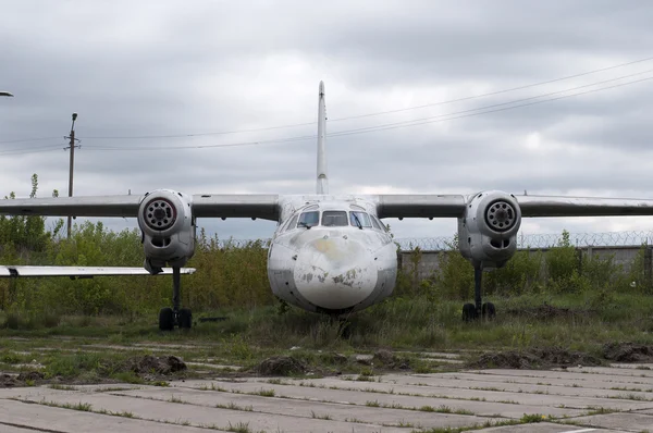 Verlassenes Flugzeug — Stockfoto