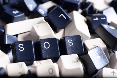 Siyah ve beyaz bilgisayar klavye tuşları sos BT yardım yığını